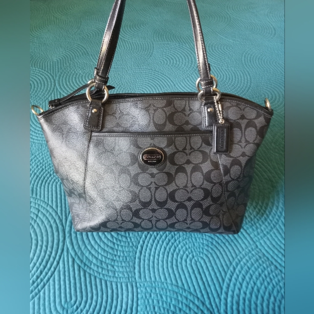 Coach Peyton Signature Tote Shoulder Bag style F19816 Black/Grey